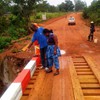 Pont de Ngoyla
                    reparé par Fipcam