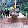 reparation d'un
                    pont sur la route de Mvangan