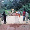 reparation d'un
                    pont sur la route de Mvangan